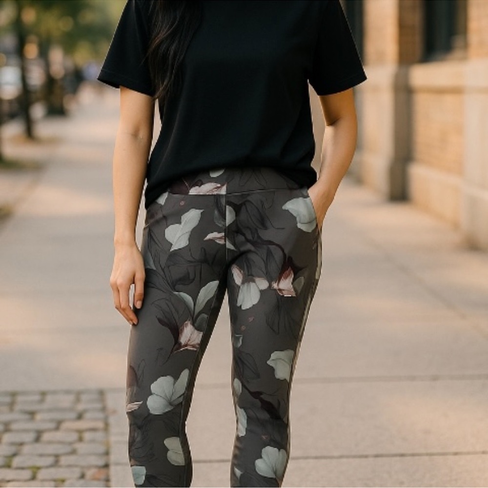 FABLETICS Women’s Size XL Cropped Floral Leggings